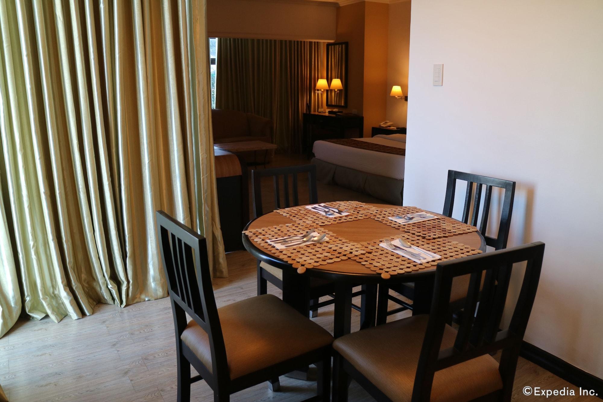 Days Hotel By Wyndham Iloilo Ngoại thất bức ảnh