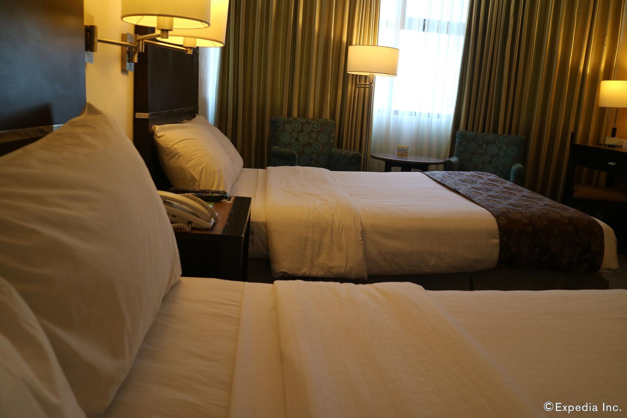 Days Hotel By Wyndham Iloilo Ngoại thất bức ảnh