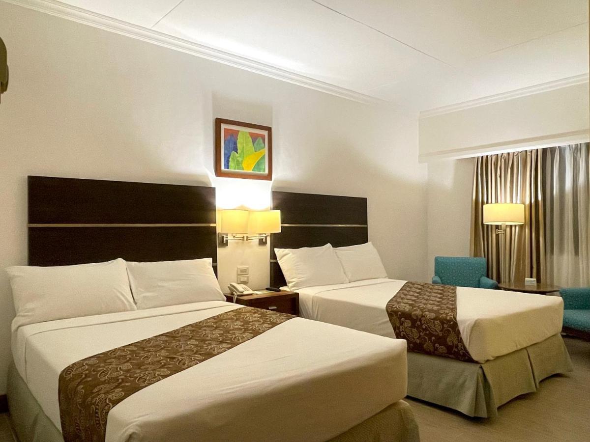 Days Hotel By Wyndham Iloilo Ngoại thất bức ảnh