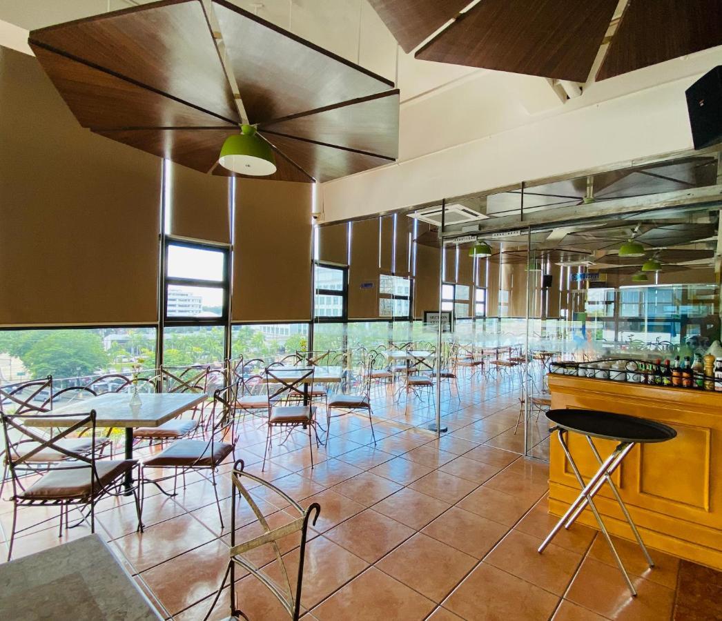 Days Hotel By Wyndham Iloilo Ngoại thất bức ảnh