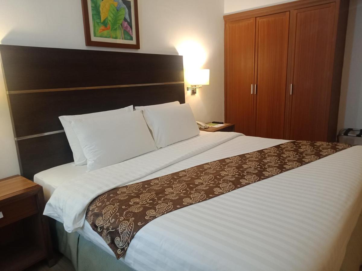 Days Hotel By Wyndham Iloilo Ngoại thất bức ảnh